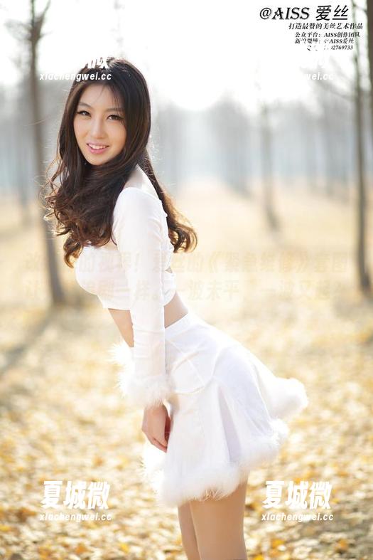 改造你的视界！爱丝的《紧急维修》套图让人想追剧一样。一波未平，一波又起？