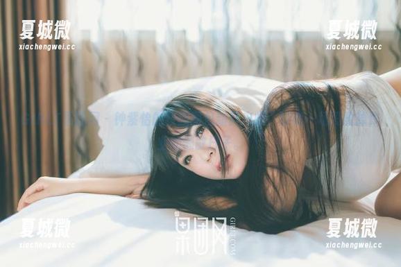 GIRLT果团网 - 钟紫怡的校园图包新鲜出炉，好像一场没收掉作业的懒散日子。
