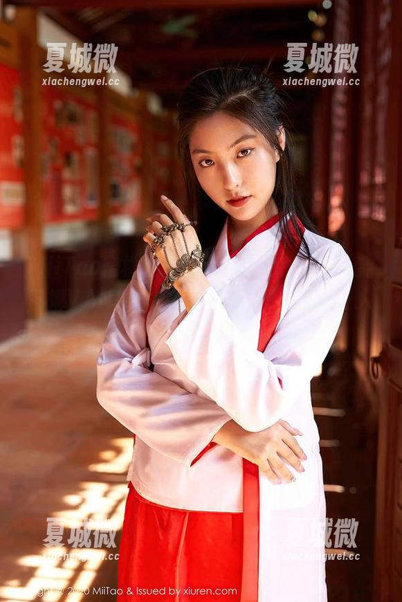 MiiTao蜜桃社 - 在无圣光的图集中，韵莉娜VANILLA的“女友”形象居然让人想多了？