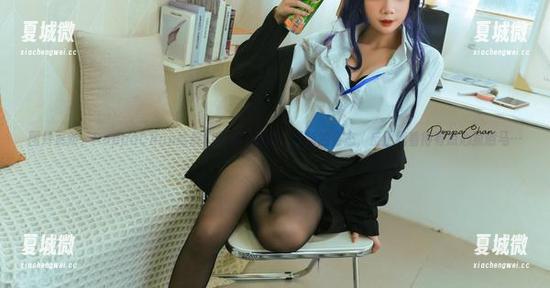 图片更新，PoppaChan给我们带来了莫娜，最新的姿态，反正我看得有点心猿意马…