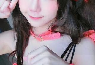 Sally Dorasnow的丝袜套图分享真让人流连,但我脸上的保养还远达不到那水平。