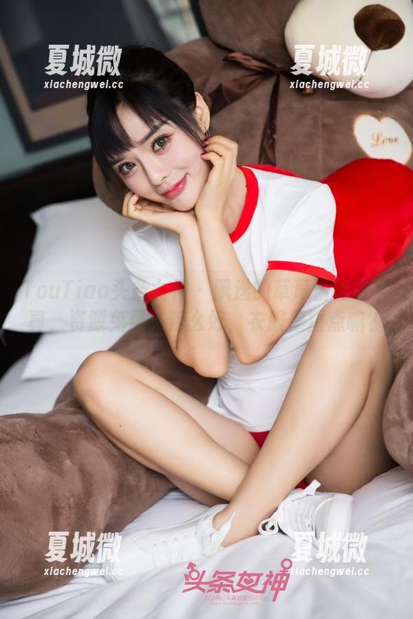 TouTiao头条女神 - 飘逸的草莓酱泳衣写真，资源免费。辣么好，衣服是重点嘛？