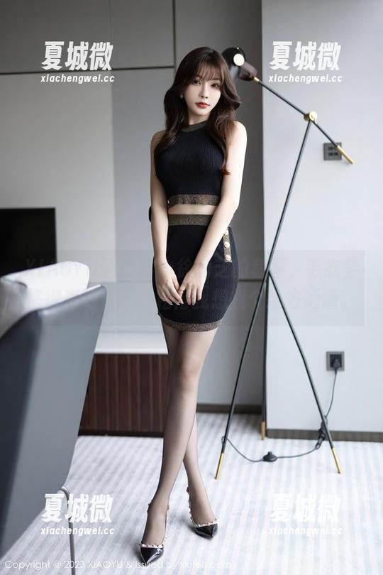 XIAOYU语画界 - 徐莉芝的套图，毛衣叠搭得真好看，轻松得我想找个地方晒晒。
