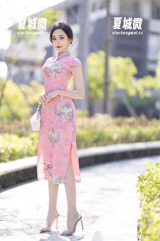 Xiuren秀人网 - 私房裸（牛仔）裤：Elise谭晓彤的身姿和这条裤子之间的默契