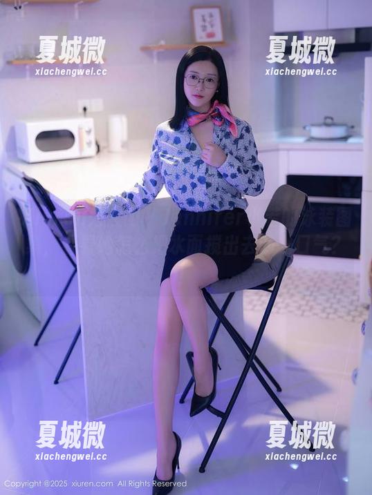 Xiuren秀人网 - Jennifer小若的泳装图集，看看她怎么把水面搅出去的一口气？！