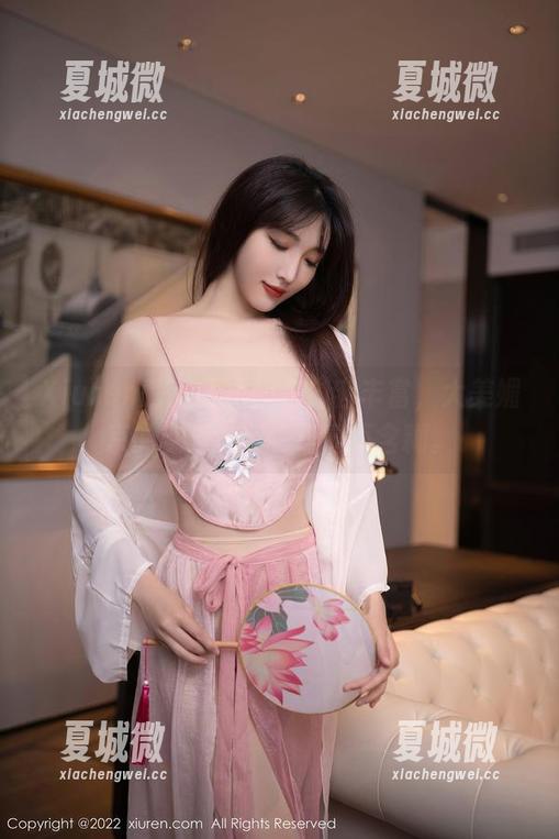 Xiuren秀人网 - 图包内容丰富，大美媚京的空姐气质也是毫不含糊。