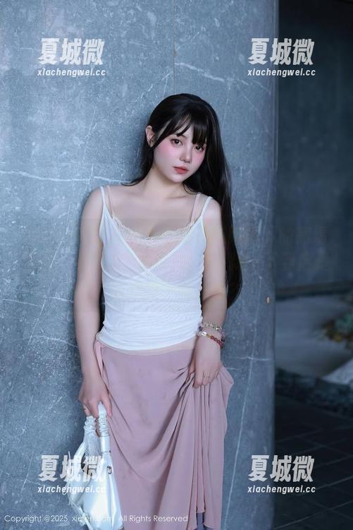 Xiuren秀人网 - 白裙子在阳光下的高清画面，林文文yooki快来解释一下到底是怎样的一种光辉？