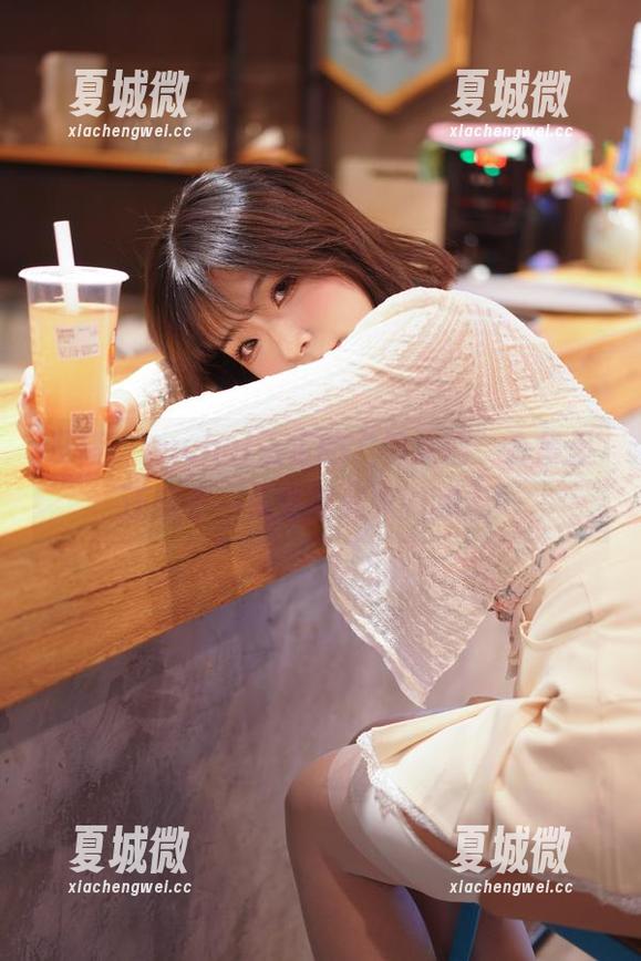 没错，yuuhui玉汇的“柳如烟”合集里还藏着一头栾刚起床的睡态！
