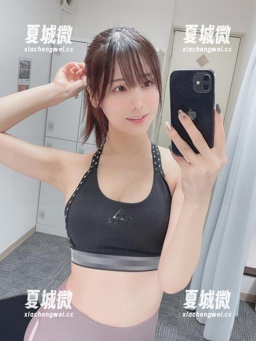 在线欣赏けん研的灰丝，原图让我在赞叹中琢磨她的想法，迟疑了一下要不要再看一遍。
