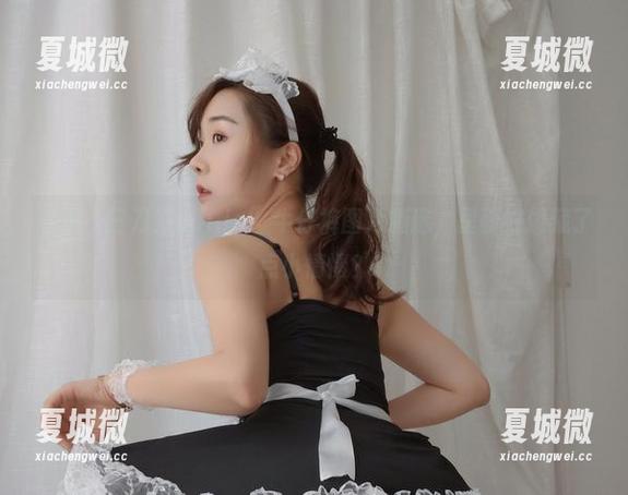 这组“三刀刀miido”牛仔裤图片精选，里面好像藏了点小情愫？