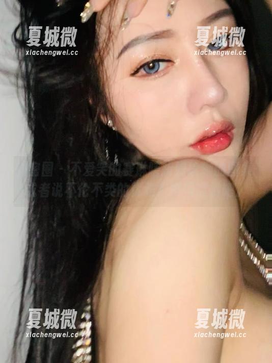 微密圈 - 不爱笑的赛琳瞎折腾瑜伽的图集-或者说不伦不类的优雅？慢慢欣赏吧。