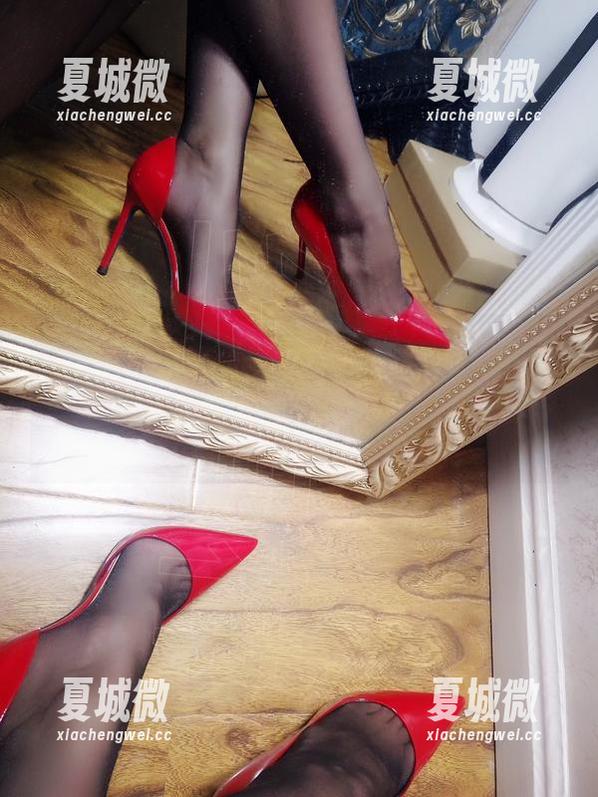 丝月神 微密圈 - “丝月神”的吊带图册,仿佛每一张都在大喊“快来小心眼!”,高清的一塌糊涂!