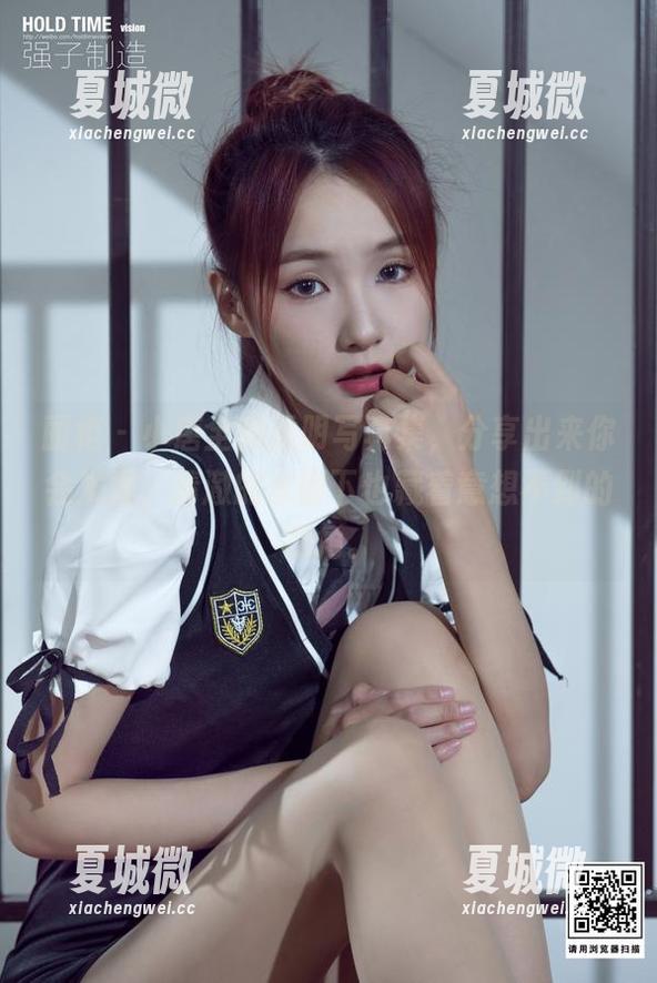 丽柜 - 小唐全新透明写真集，分享出来你会发现，清澈的水面下也藏着意想不到的视角。