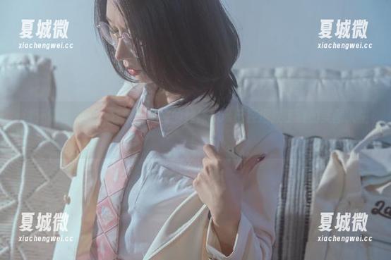 谁还需要英雄，云溪溪奶桃的丝袜cos已经拯救了我的美图人生！