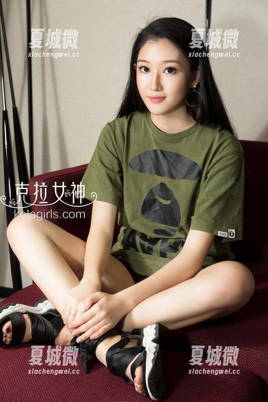 克拉女神 - 七七又出新图包，超级旗袍，恨不得给她坐个VIP黄金位置！