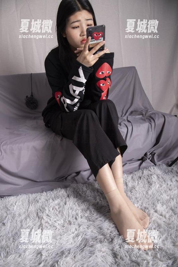 南国足艺 - 潘婷的脚趾嬉戏——为了这套高清丝袜，相信我，值得一瞧。