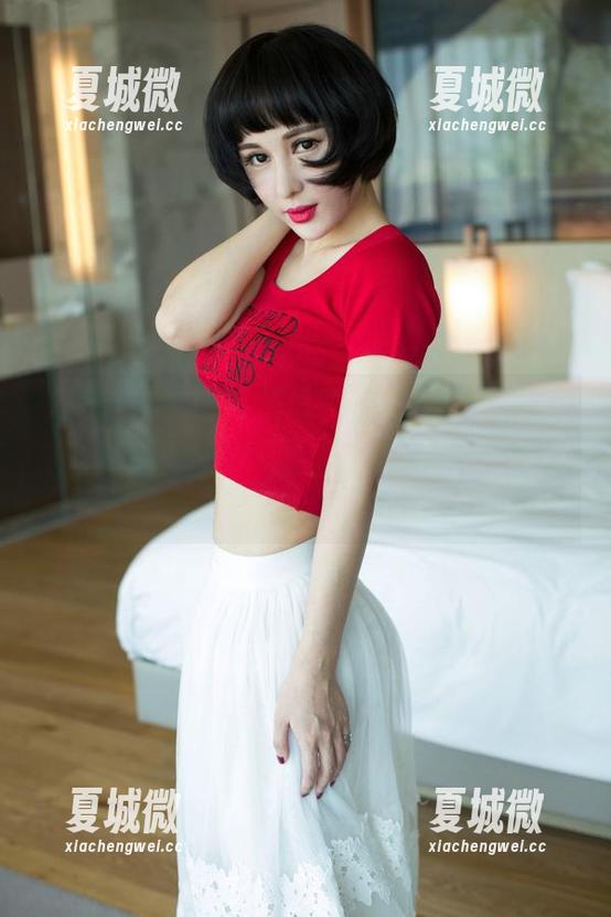 尤果网 - 美图合集热度MAX，倪叶腾的学姐装扮专业到极致，怎一个‘好’字了得！