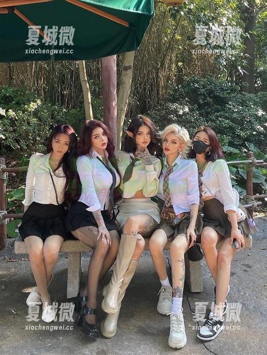 微密圈 - 制服写真合集，希希Gina的表现更像是一场微妙的暗示。