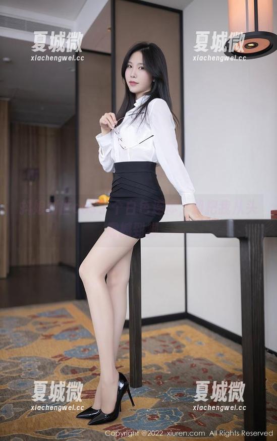 抖娘利世cos了个白色连体，却把我从头震撼到脚。