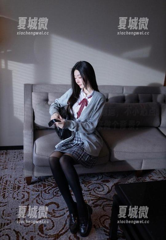 微密圈 - 白衬衫中的是小逗逗，不小心点开原图，要不要下载来做个背景？