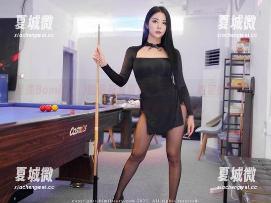 普美Bomi(보미)的最新写真集，查了下，姐姐的姿势好像在和我说话，但我却听不太懂。
