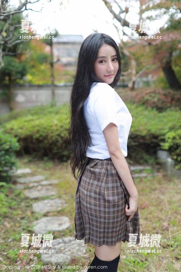 模范学院 - 电竞唐嫣的办公室探险：私拍图片相册，唤醒了我不小的好奇心…不过我也不想多问。