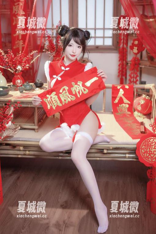 在线上，清水由乃的镂空作品果然让人停不下眼。