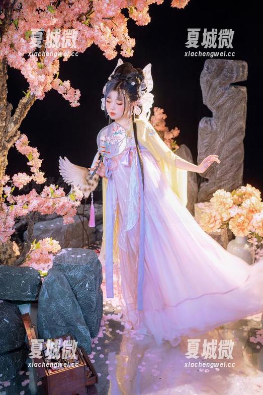 免费送你“女孩”，不过是爆机少女喵小吉的调皮杰作