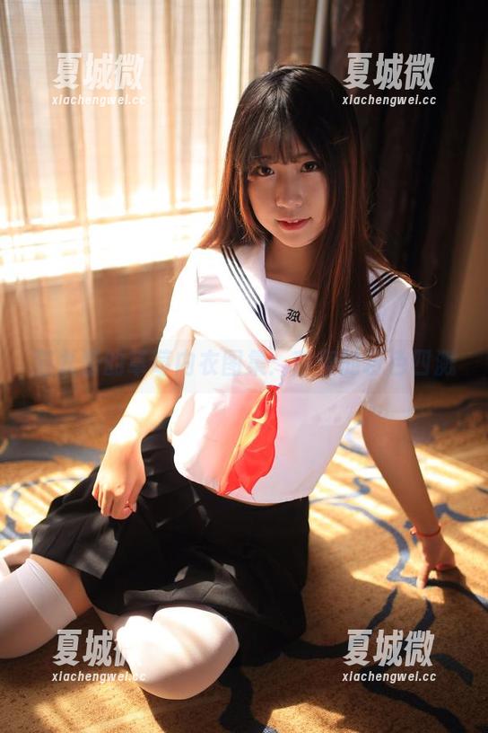 猫九酱的草莓内衣图集：甜蜜的粉色四溅