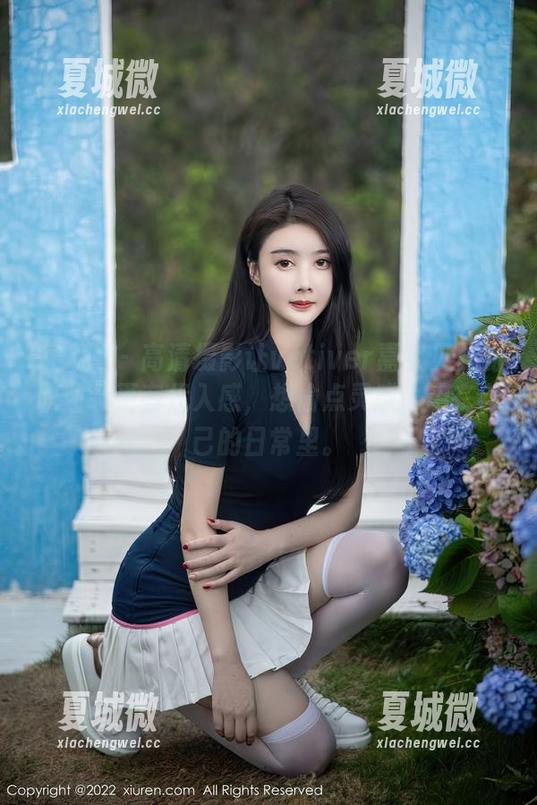 秀人网 - 高清摄影让vetiver嘉宝贝儿的职业装更有代入感，想偷点灵感，用在自己的日常里。