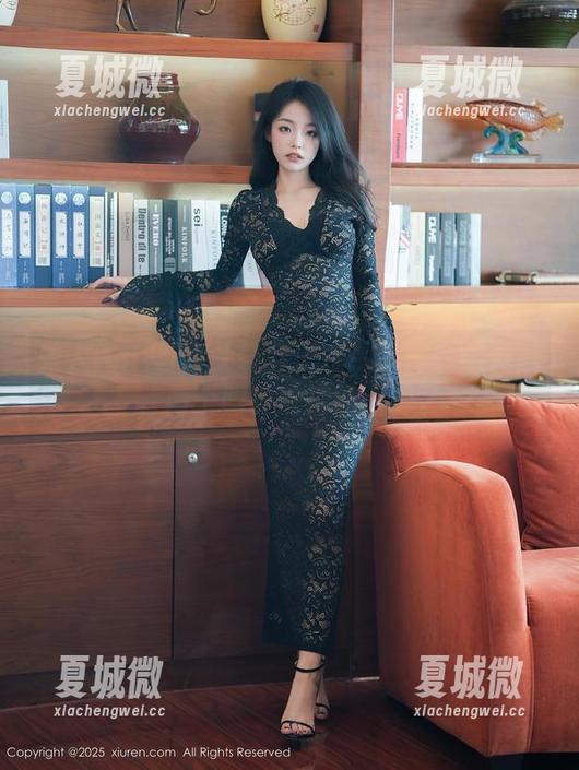 秀人网 - 当叶梦轩穿上水手服：一个资源，两个眼神碰撞的瞬间。