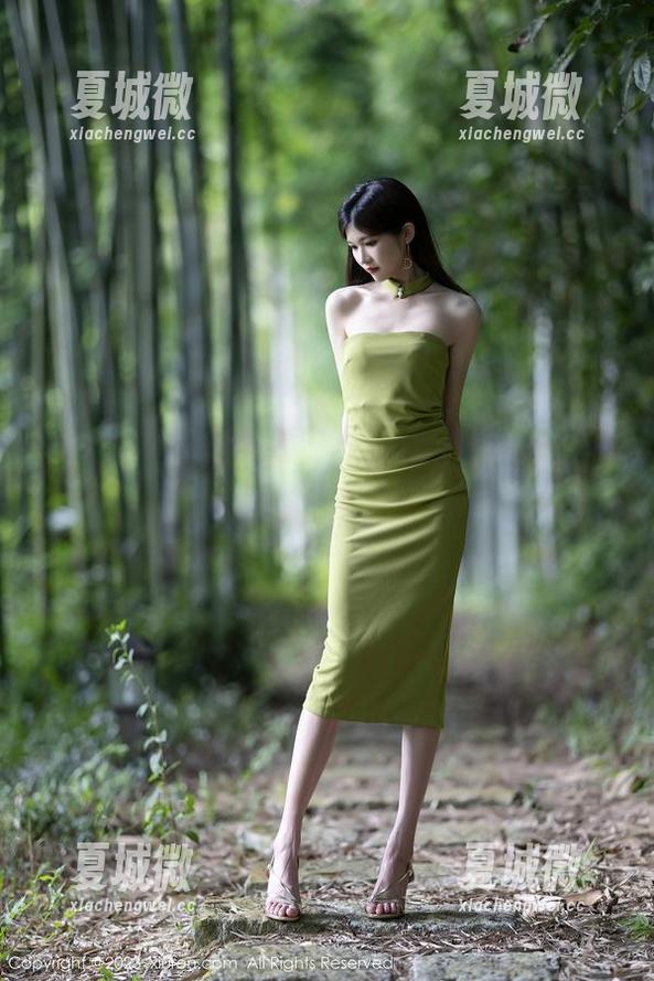 秀人网 - 奈奈Fox的红裙与免费美图，这组合太不科学，居然有点冲动？
