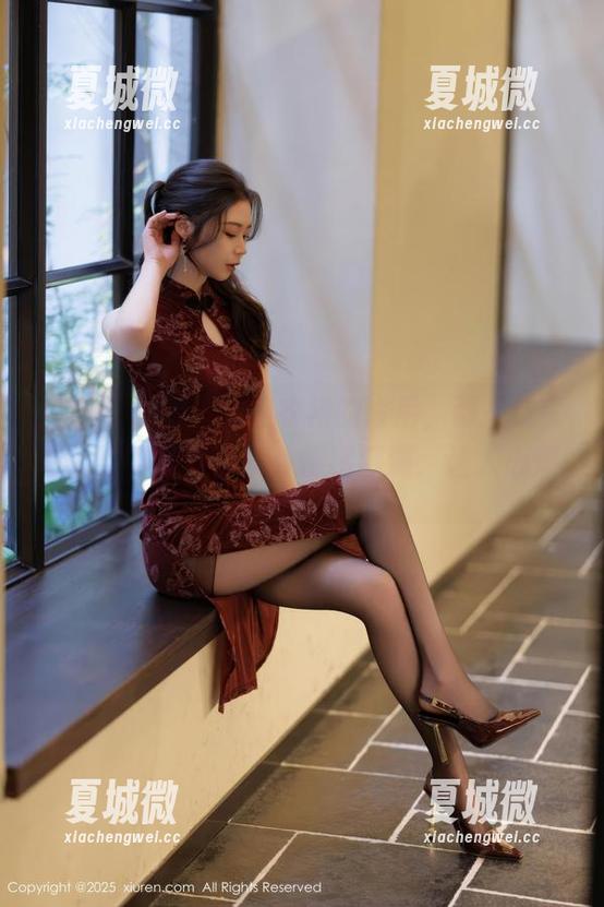 秀人网 - 每一件连衣裙的背后，都是沈蜜桃off的写真合集，情绪满满，让人心烦。