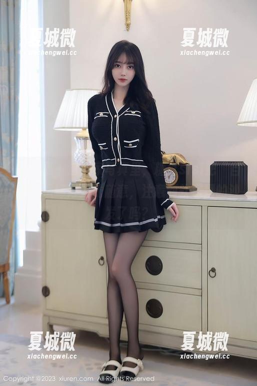 秀人网 - 这居家写真里，糖豆sisi把“自然”演绎得如此随意，注意到软塌塌的沙发了吗？