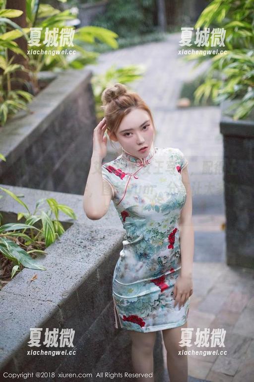 秀人网 - 这组艾小青的女王写真，配得上‘惊艳’二字，图片yum，分享让大家也来瞧瞧！