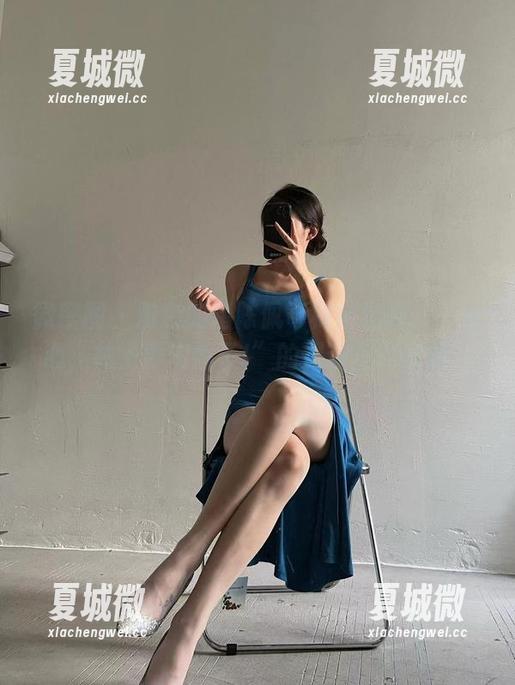 微密圈 - 粉色的猪陈佩奇棉袜定制：“小心，袜子要出墙了!”的灵魂互动时刻。