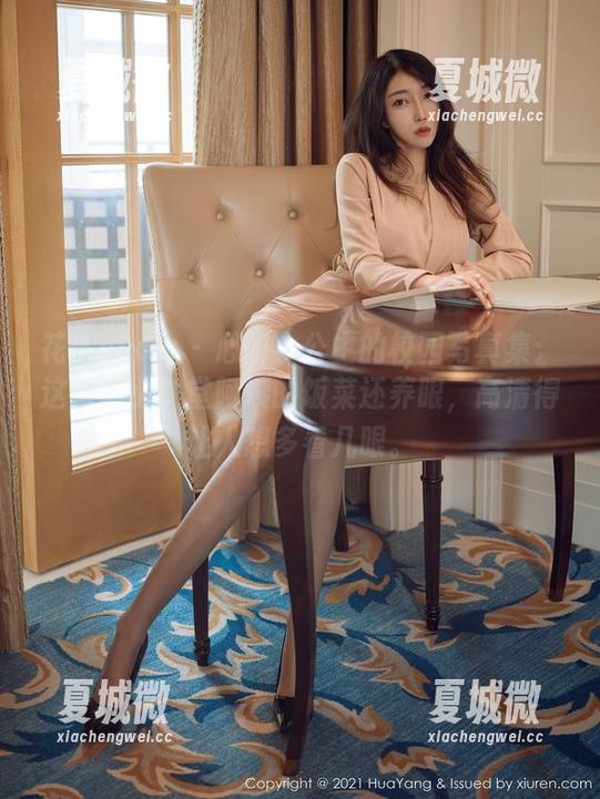 花漾show - 心妍小公主的校园写真集：这画面比食堂阿姨的饭菜还养眼，高清得让人想多看几眼。