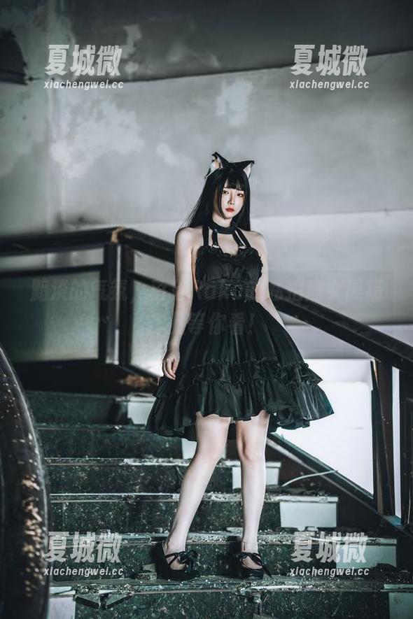 黯淡的气氛，落落Raku的私拍魔女黑猫作品等你看！
