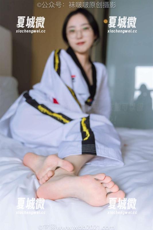 袜啵啵 - 甜甜圈的校服作品，衣服可以很宽，但情怀一寸也不能少！