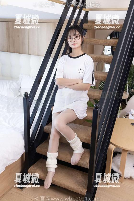 袜啵啵 - 聚焦芝士在银行制服里的木有逻辑——而且完全免费！