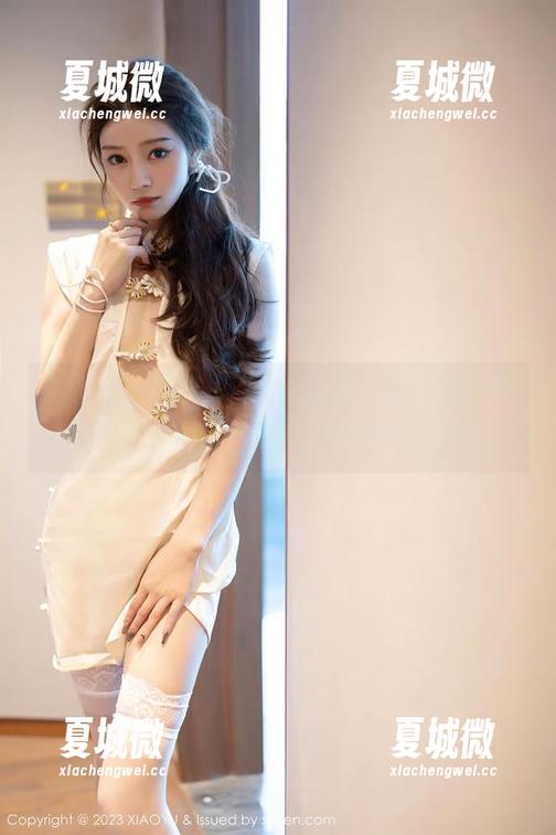 语画界 - 瞧玥儿玥穿着制服，犹如美图界的特工，警告各位：锁定流行趋势！