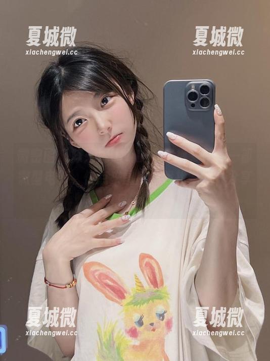 微密圈 - 陈妮妮UNI的牛仔裤，就像一部微型电影，快点来图库里找找她的“分享日”！