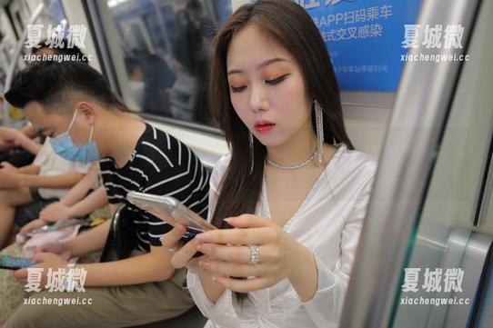 魔镜街拍 - 一睹为快：免费欣赏OL婷婷，黑丝工作日常的变态再次升级。