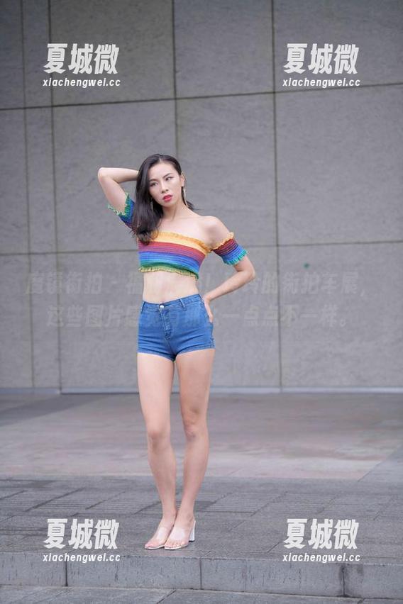 魔镜街拍 - 福利满满！玲玲的街拍车展，这些图片感觉有那么一点点不一样。